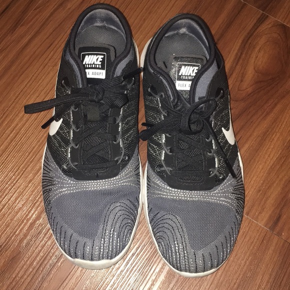 Black and white Nike - Picture 2 of 3